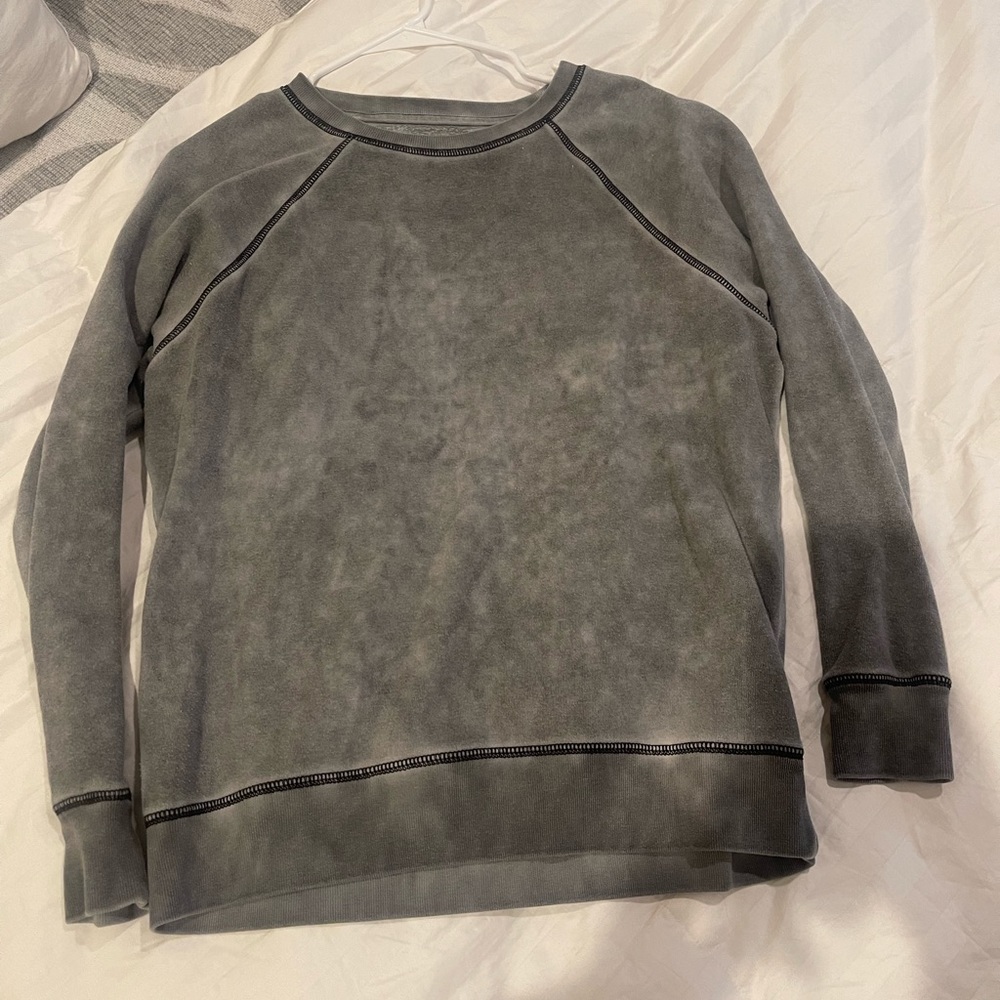 American Eagle grey sweatshirt